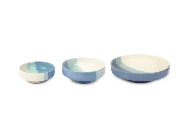 Lot de 3 assiettes artisanales en céramique – Bleu & crème– Fait main au Maroc – Image 2