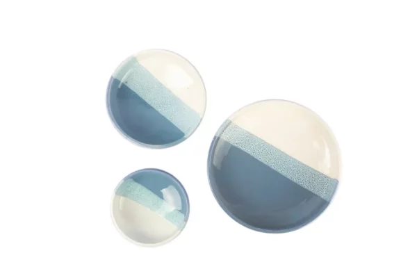 Lot de 3 assiettes artisanales en céramique – Bleu & crème– Fait main au Maroc – Image 4