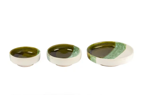 Lot de 3 assiettes creuses artisanales en céramique – Vert olive & crème – Fait main au Maroc – Image 3